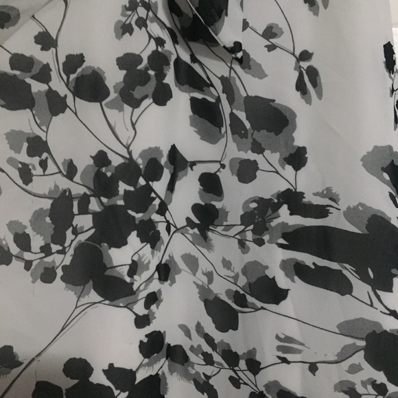 Iz Byer very flattering black and white halter - Picture 5 of 7